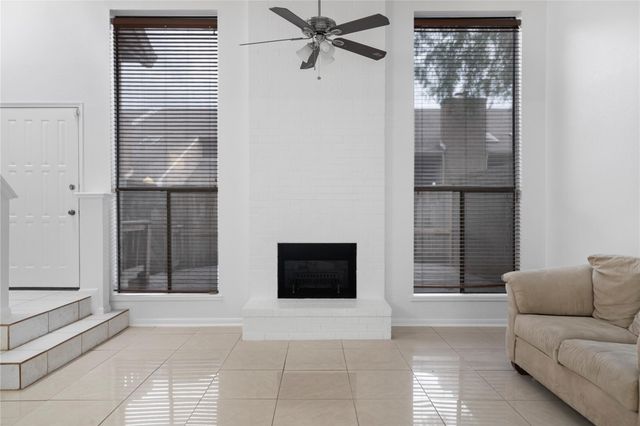 13742 Hollowgreen Drive 604, Houston, TX 77082