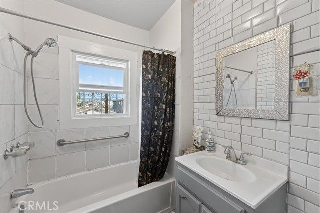 323 W 60th, Los Angeles, CA 90003