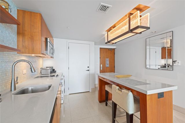 6801 Collins Ave 516, Miami Beach, FL 33141