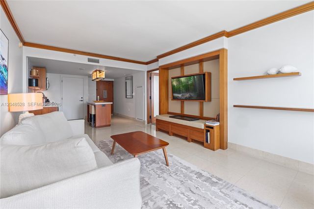 6801 Collins Ave 516, Miami Beach, FL 33141