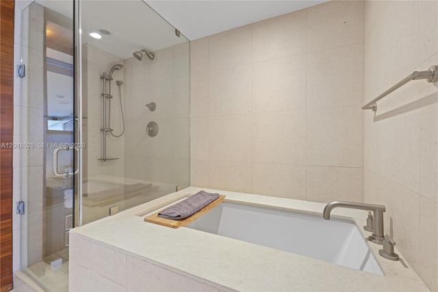 6801 Collins Ave 516, Miami Beach, FL 33141