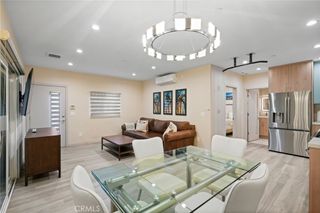 18748 Collins 1/2, Tarzana, CA 91356