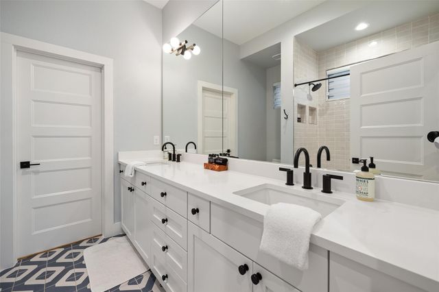 1298 Euel Moore DR, Kingsland, TX 78639