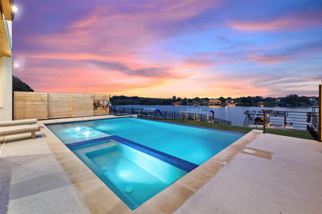 1298 Euel Moore DR, Kingsland, TX 78639