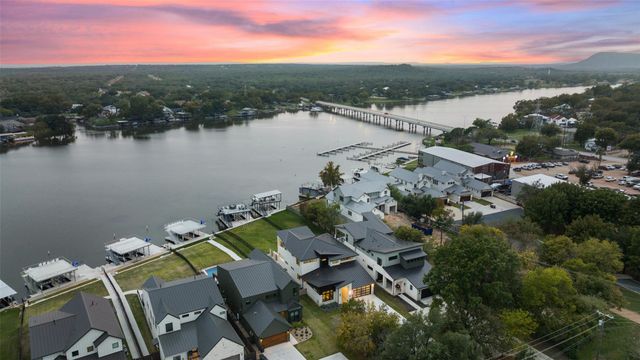 1298 Euel Moore DR, Kingsland, TX 78639