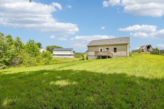 1162 Oak Grove Rd, Dickson, TN 37055