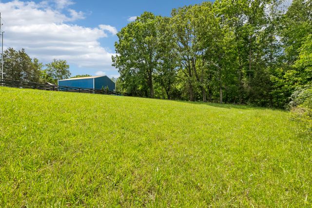 1162 Oak Grove Rd, Dickson, TN 37055