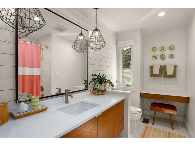 20805 Ne BIG FIR Ln, Dundee, OR 97115