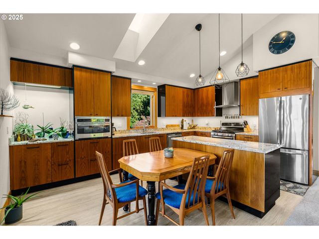 20805 Ne BIG FIR Ln, Dundee, OR 97115