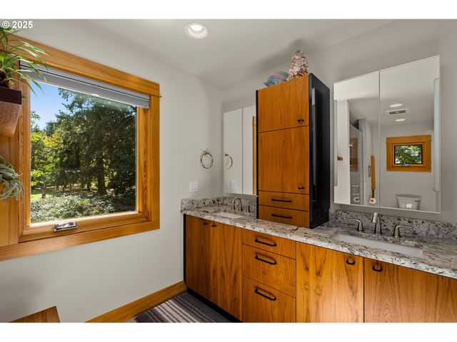 20805 Ne BIG FIR Ln, Dundee, OR 97115