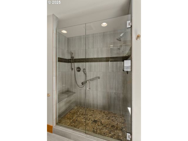 20805 Ne BIG FIR Ln, Dundee, OR 97115