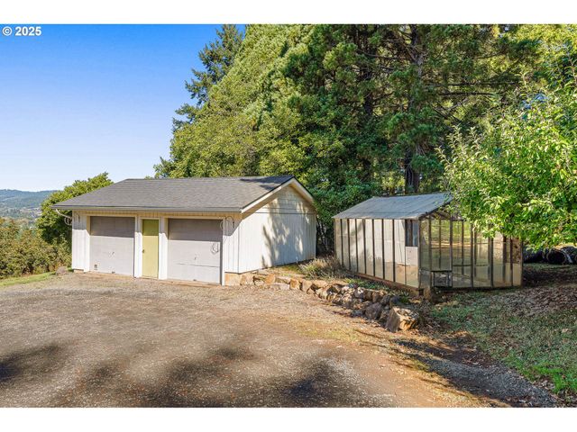 20805 Ne BIG FIR Ln, Dundee, OR 97115