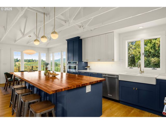 20805 Ne BIG FIR Ln, Dundee, OR 97115