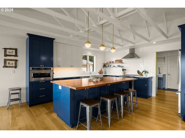 20805 Ne BIG FIR Ln, Dundee, OR 97115