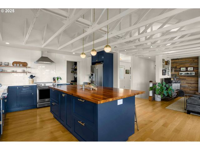 20805 Ne BIG FIR Ln, Dundee, OR 97115