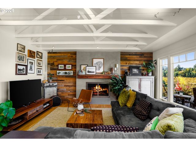 20805 Ne BIG FIR Ln, Dundee, OR 97115