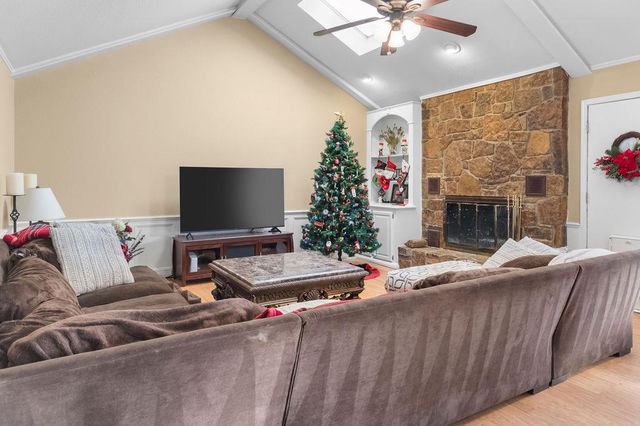 2216 E 37th Street, Edmond, OK 73013