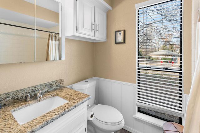 2216 E 37th Street, Edmond, OK 73013