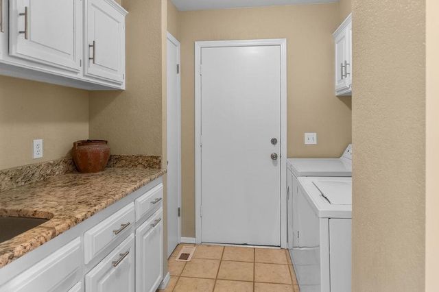 2216 E 37th Street, Edmond, OK 73013