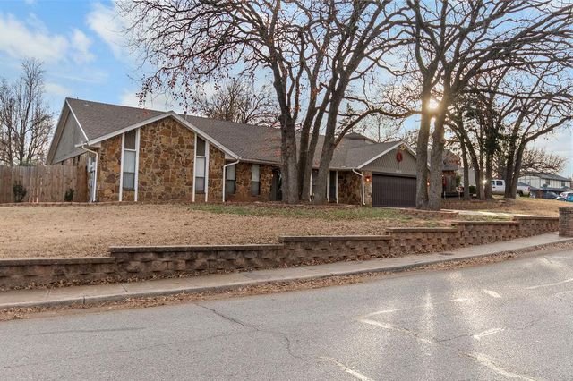 2216 E 37th Street, Edmond, OK 73013