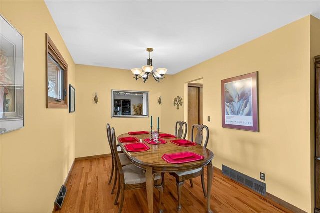 2306 Woodcrest Drive, Portage, WI 53901