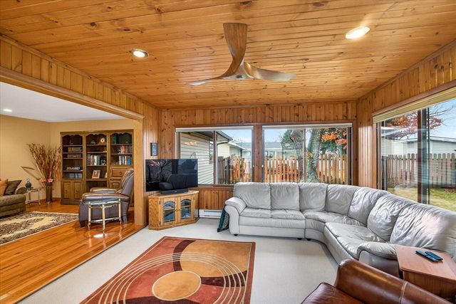 2306 Woodcrest Drive, Portage, WI 53901