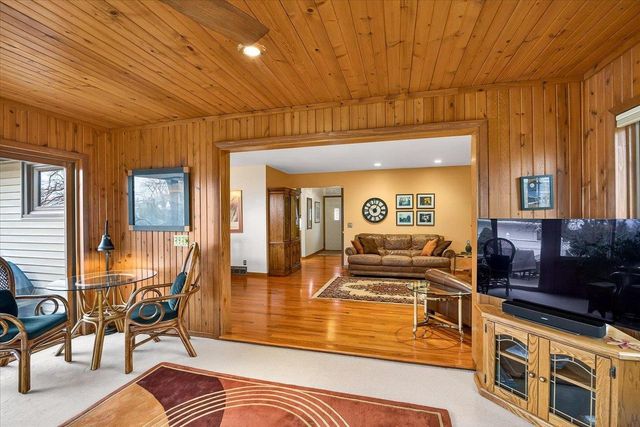 2306 Woodcrest Drive, Portage, WI 53901