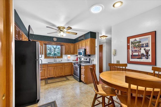 2306 Woodcrest Drive, Portage, WI 53901