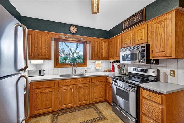 2306 Woodcrest Drive, Portage, WI 53901