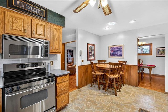 2306 Woodcrest Drive, Portage, WI 53901