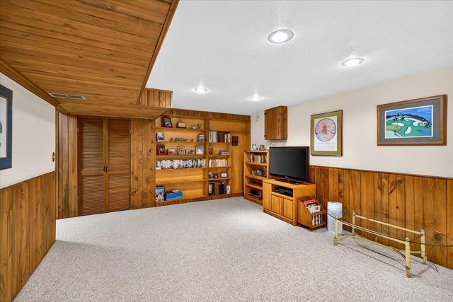2306 Woodcrest Drive, Portage, WI 53901