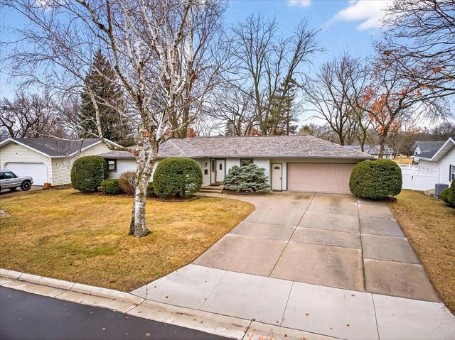 2306 Woodcrest Drive, Portage, WI 53901