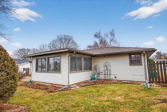 2306 Woodcrest Drive, Portage, WI 53901