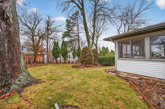 2306 Woodcrest Drive, Portage, WI 53901