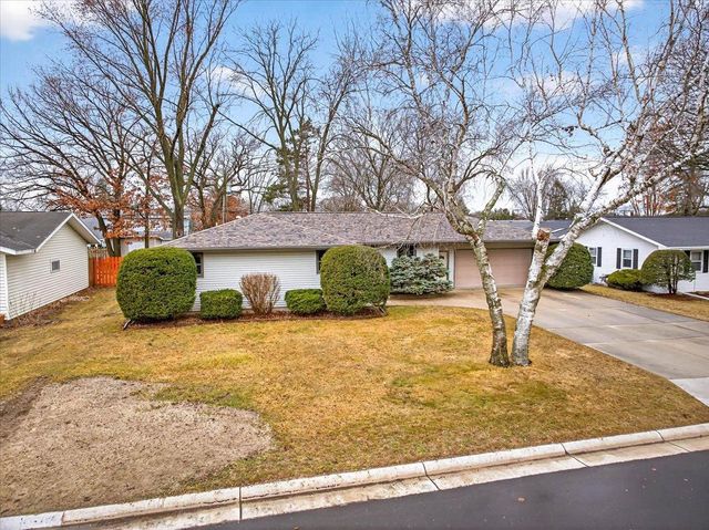 2306 Woodcrest Drive, Portage, WI 53901