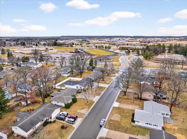 2306 Woodcrest Drive, Portage, WI 53901