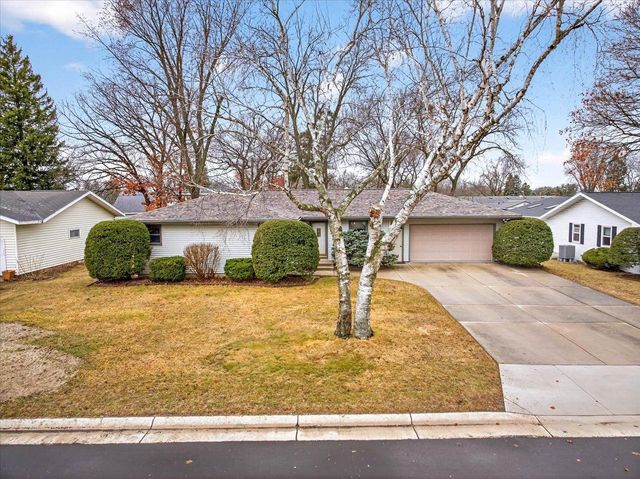 2306 Woodcrest Drive, Portage, WI 53901