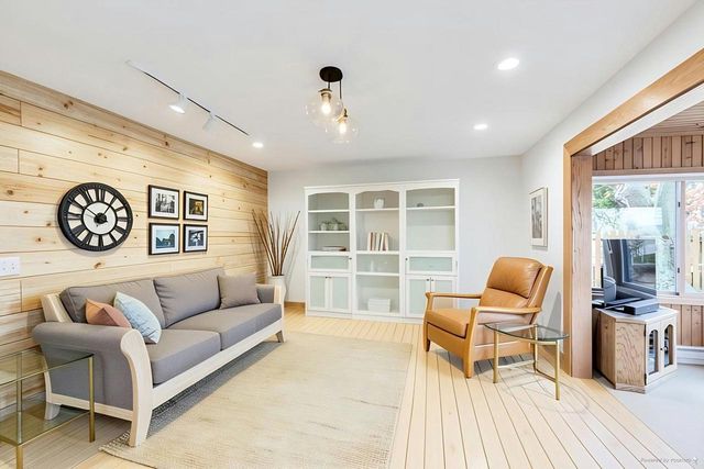 2306 Woodcrest Drive, Portage, WI 53901