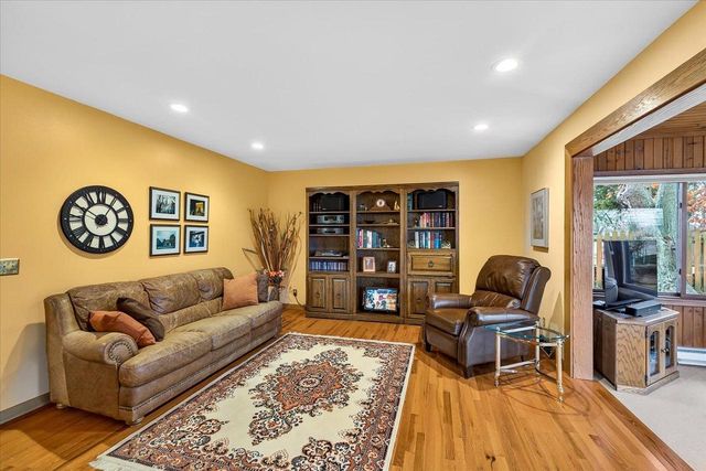 2306 Woodcrest Drive, Portage, WI 53901