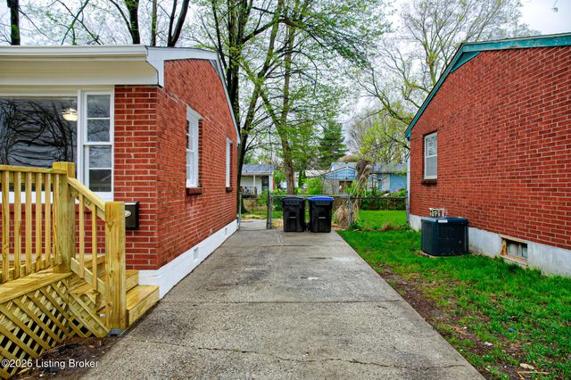 1311 Scholar St, Louisville, KY 40213