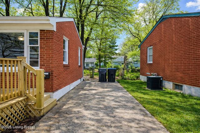 1311 Scholar St, Louisville, KY 40213