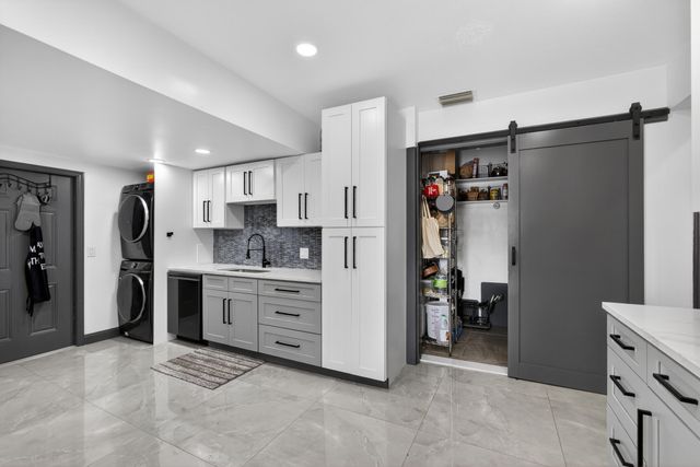 5500 West Place, Mangonia Park, FL 33407