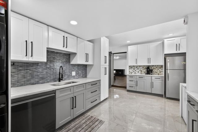 5500 West Place, Mangonia Park, FL 33407