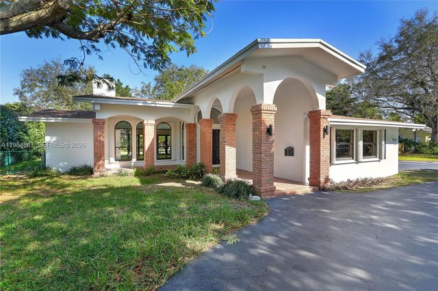 6841 SW 130th Ter, Pinecrest, FL 33156