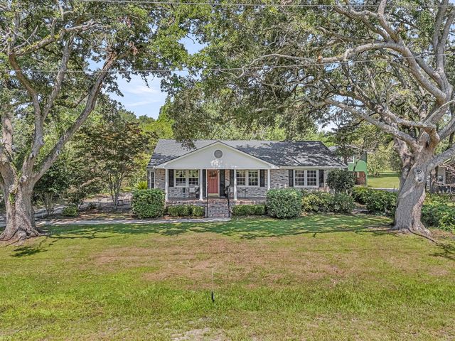 1527 Pinopolis Road, Moncks Corner, SC 29461