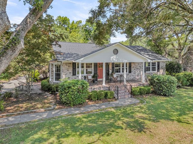 1527 Pinopolis Road, Moncks Corner, SC 29461