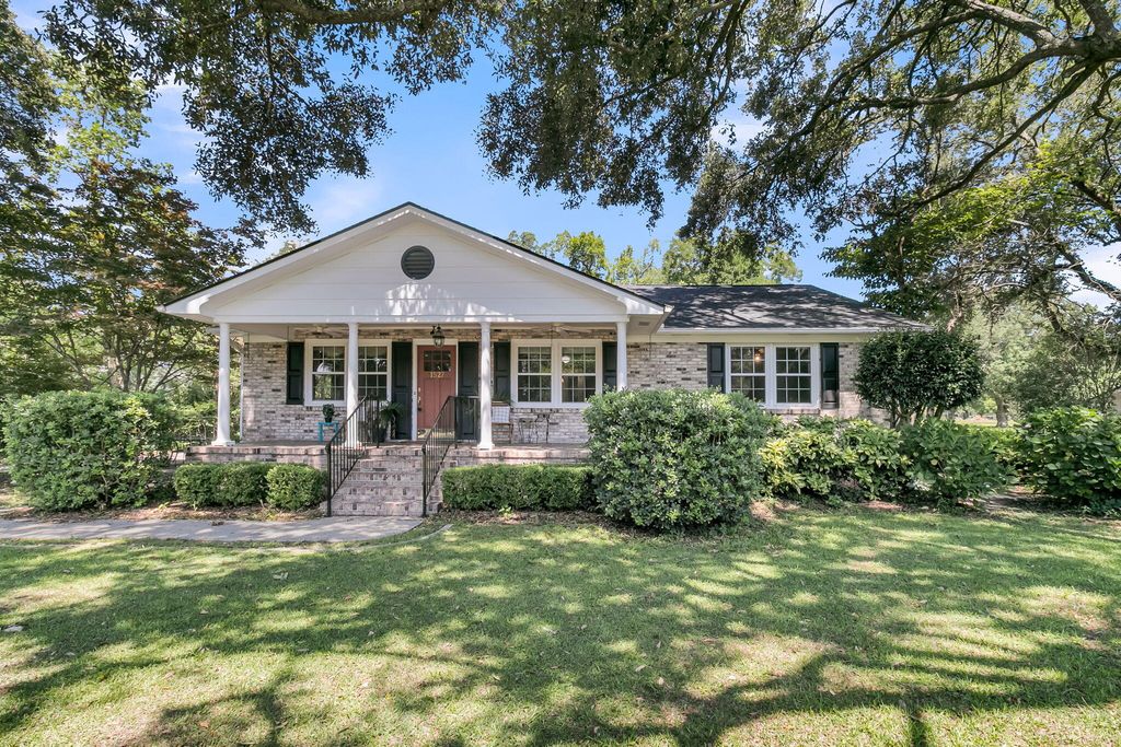 1527 Pinopolis Road, Moncks Corner, SC 29461