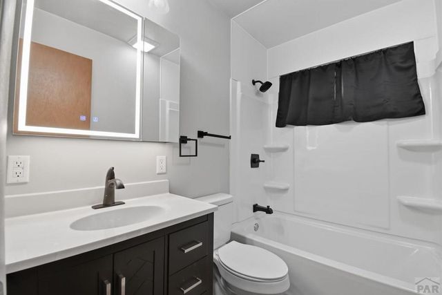 2130 Oakwood Lane, Pueblo, CO 81005