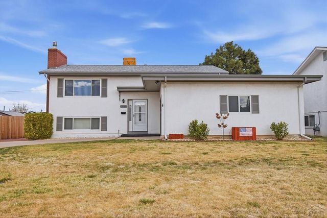 2130 Oakwood Lane, Pueblo, CO 81005