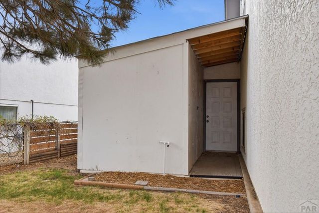 2130 Oakwood Lane, Pueblo, CO 81005